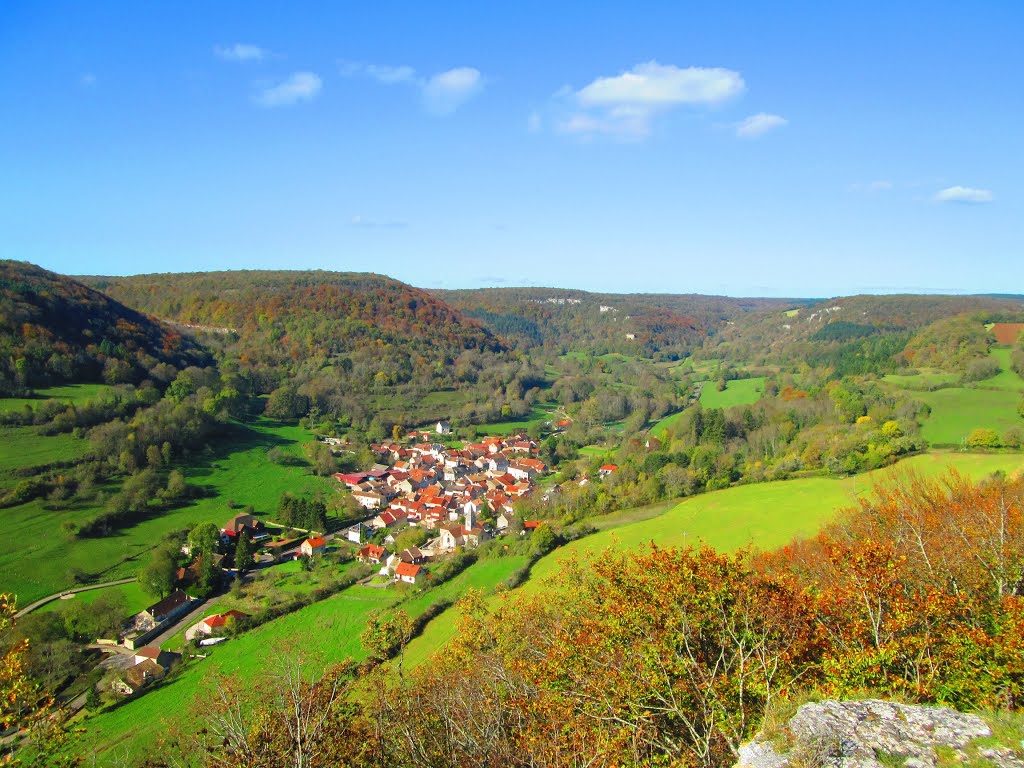 Vue sur Bouilland depuis les Roches du Châtelet (photo JL21)